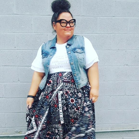 Meet your Posher, Renee - Picture 3 of 4